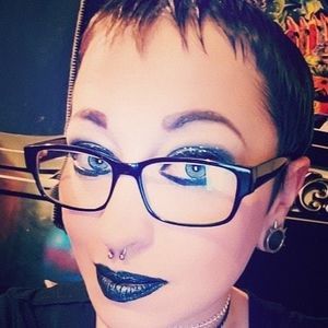 Meet your Posher, Latisha